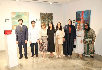 فنانون بحرينيون يستعرضون مواهبهم في ”معرض مريم القصاب“