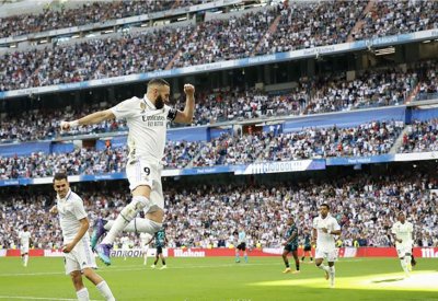 هاتريك بنزيما يقود ريال مدريد لسحق ألميريا