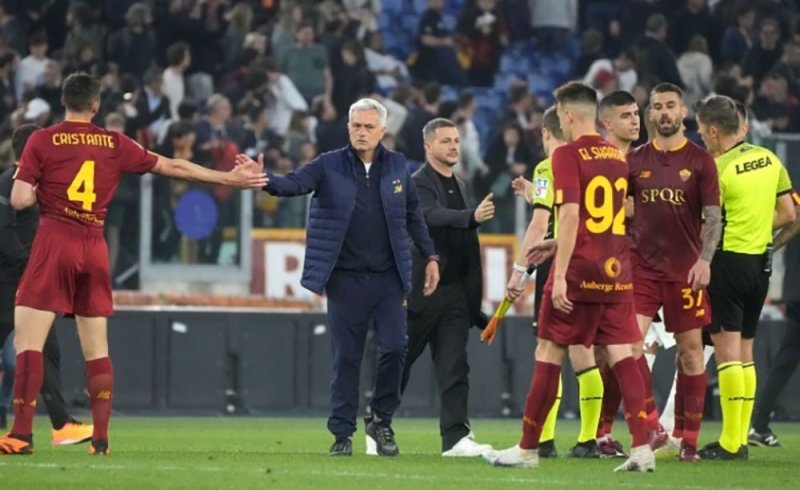 روما يتعادل مع ميلان في قمة الجولة 32 من دوري الدرجة الأولى الإيطالي لكرة القدم