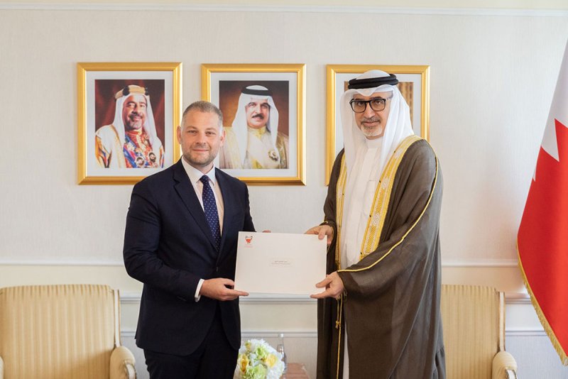 وكيل وزارة الخارجية يستقبل القنصل الفخري لكندا لدى مملكة البحرين