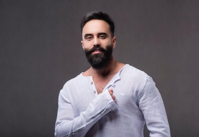 الفنان أحمد العايد يستعد لإطلاق أغنيته الجديدة "تحفة فنية"