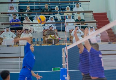خالد بن حمد يشهد نهائي كأس خالد بن حمد لجيل الذهب للكرة الطائرة