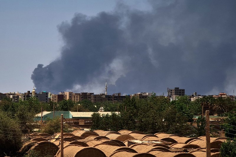 الفرار من جحيم السودان.. مفوضية اللاجئين تكشف رقما صادما