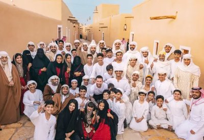 ميسي يتجول وسط حي الطريف التاريخي بالدرعية