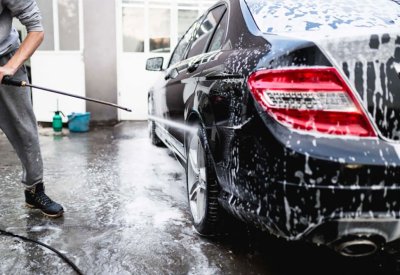 وزير البلديات: حملات لضبط محلات غسيل السيارات بالشوارع