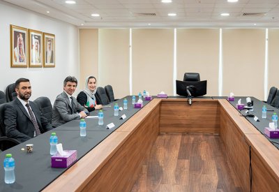 الرئيس التنفيذي للمستشفيات الحكومية يستقبل وفداً من جامعة تورنتو بكندا