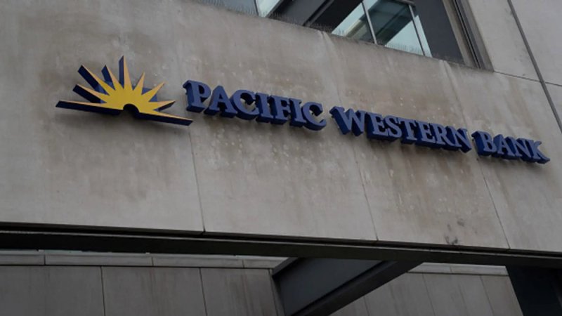 سهم ‏PacWest‏ يهبط بأكثر من 50% بعد إعلان البنك أنه يدرس خيارات ‏استراتيجية