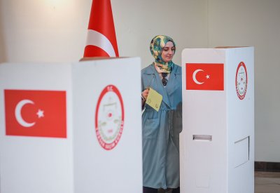 بالصور: الأتراك بالبحرين ينتخبون رئيسهم والبرلمان