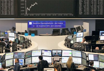 الأسهم الأوروبية تغلق مرتفعة لكنها تسجل ثاني خسارة أسبوعية