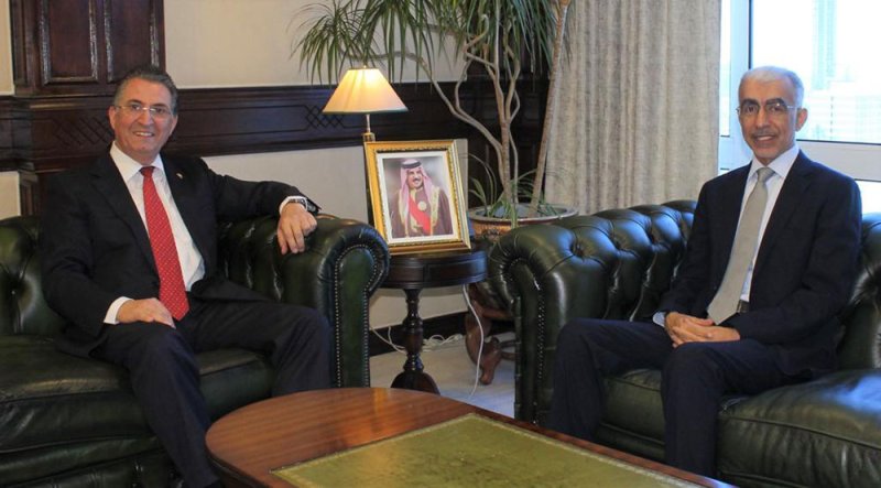 وزير الأشغال يستعرض التعاون المشترك مع القنصل السويسري