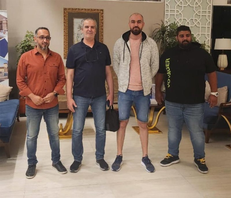 نزار شكيلي يقود طائرة الأهلي بالآسيوية