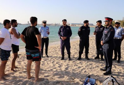 مديرية شرطة المحرق وقيادة خفر السواحل تنظمان حملة توعوية عن السلامة العامة في السواحل