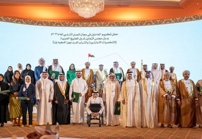 صندوق الأمل يُكرّم في سلطنة عمان ضمن أفضل المؤسسات الداعمة للعمل الشبابي في مملكة البحرين