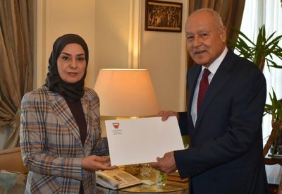 الأمين العام لجامعة الدول العربية يتسلم أوراق اعتماد المندوب الدائم لمملكة البحرين لدى الجامعة