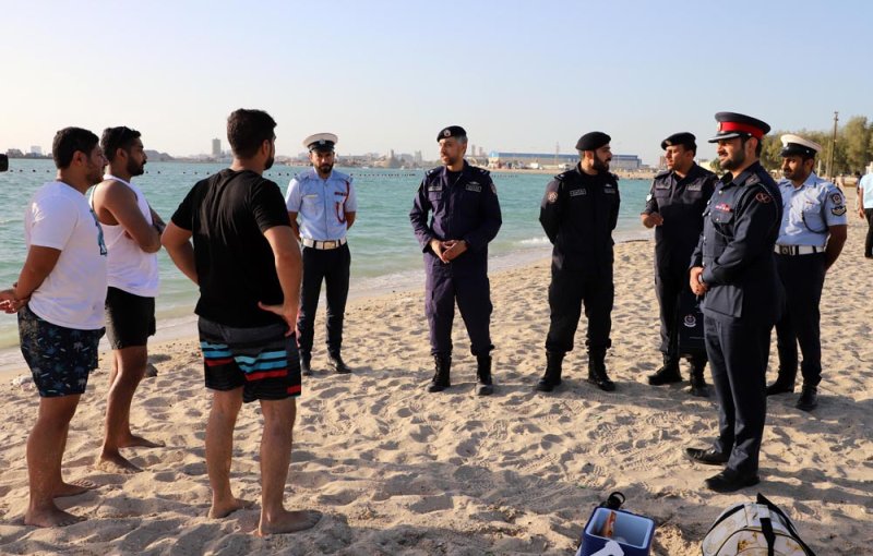مديرية شرطة المحرق وقيادة خفر السواحل تنظمان حملة توعوية عن السلامة العامة في السواحل