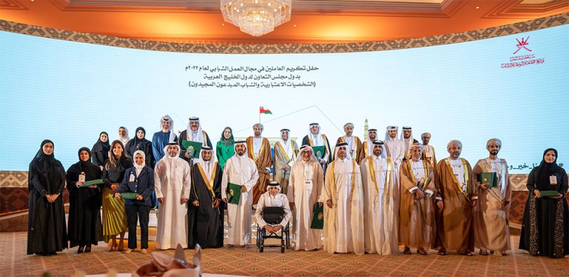 صندوق الأمل يُكرّم في سلطنة عمان ضمن أفضل المؤسسات الداعمة للعمل الشبابي في مملكة البحرين