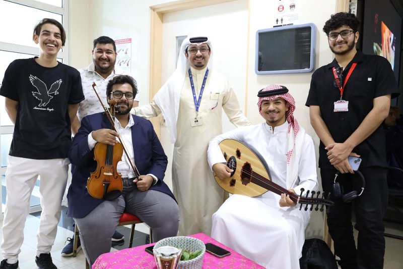 طلبة جامعة البحرين يتفاعلون مع مهرجان الموروثات الشعبية