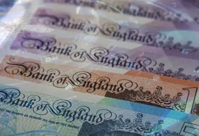 الإسترليني عند أعلى مستوى له في أكثر من عام مقابل الدولار
