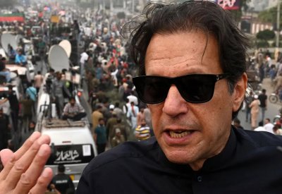 بالفيديو: باكستان.. القبض على رئيس الوزراء السابق عمران خان