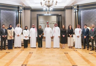 وزير النفط والبيئة يلتقي الدفعة الثامنة من برنامج رئيس مجلس الوزراء لتنمية الكوادر الحكومية