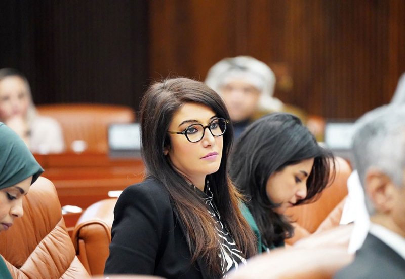 الظاعن تشيد بوقف تغيير المناهج وتؤكد أهمية الالتزام بالثوابت الدينية