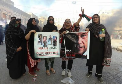 الشرطة الباكستانية تعلن عقد جلسة محاكمة عمران خان بمكان احتجازه