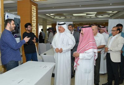 وزير العمل يفتتح فعالية "يوم المهن" بالجامعة العربية المفتوحة