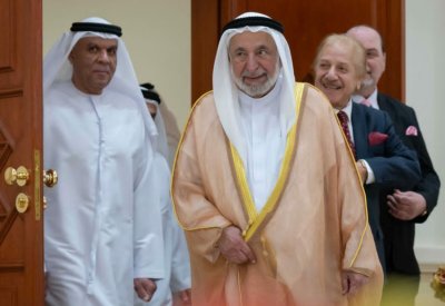 حاكم الشارقة يلتقي مجلس أمناء الهيئة العربية للمسرح