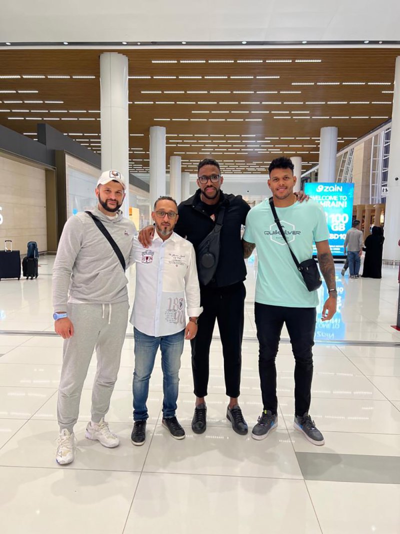 "الأهلي" يستقبل محترفيه الثلاثة