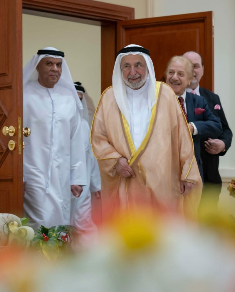 حاكم الشارقة يلتقي مجلس أمناء الهيئة العربية للمسرح