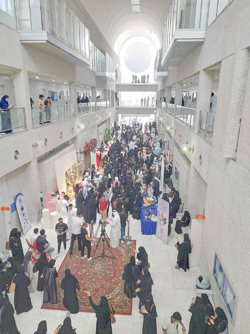 “آداب جامعة البحرين” تنظم معرض “حملات التسويق الاجتماعي”