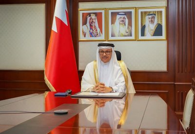 وزير الخارجية يتسلم نسخًا من أوراق اعتماد عدد من سفراء الدول المعينين لدى مملكة البحرين