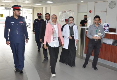 شرطة العاصمة تقوم بزيارة للشئون الصحية والاجتماعية في إطار جهود الحصول على شهادة أماكن عمل صحية