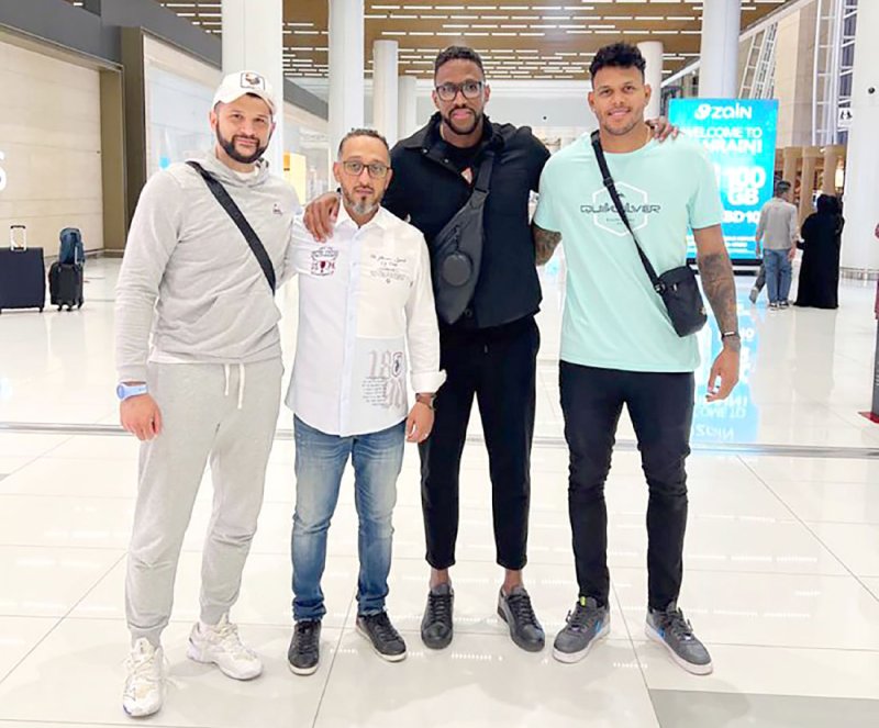 “الأهلي” يستقبل محترفيه الثلاثة