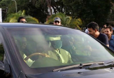 بعد إلغاء توقيفه.. الإفراج عن عمران خان بكفالة