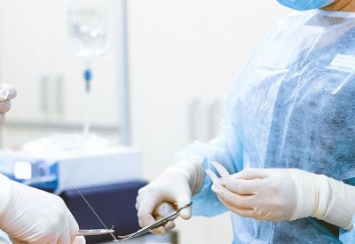 الأولى ماتت والثانية مشوهة.. قصة صديقتين أجريتا عملية تجميل