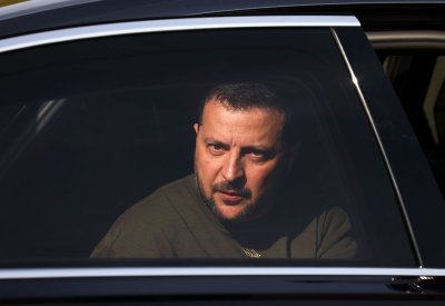 زيلينسكي يصل روما للقاء البابا فرنسيس ومسؤولين إيطاليين