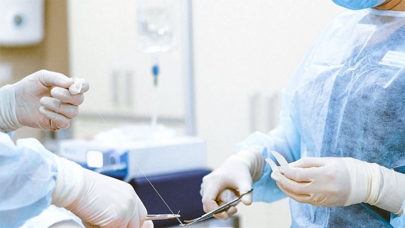الأولى ماتت والثانية مشوهة.. قصة صديقتين أجريتا عملية تجميل