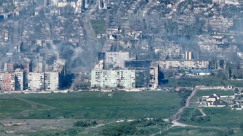 باخموت: "فاغنر" تتقدم داخلها.. والقوات الروسية تتراجع شمالها