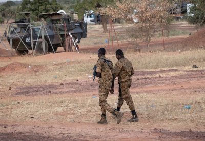 مسؤول: مقتل 33 مدنيا بهجوم لمسلحين في بوركينا فاسو
