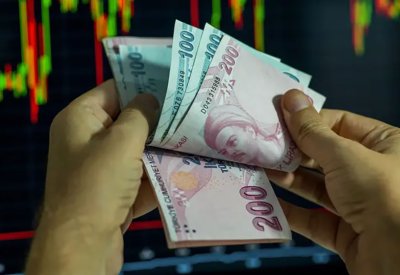تحذيرات من انهيار الليرة التركية في حال فوز حزب أوردوغان