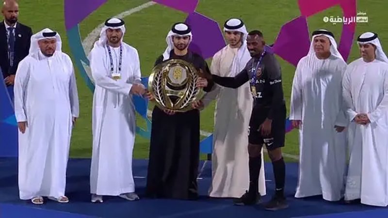 شباب الأهلي يختتم الدوري الإماراتي بالفوز وسط أجواء احتفالية