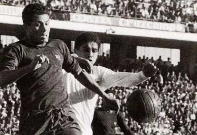 وفاة قائد برشلونة ومنتخب إسبانيا السابق