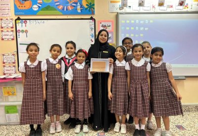 "فكرة المرآة" أسلوب تحفيزي غير تقليدي في ابتدائية الأندلس