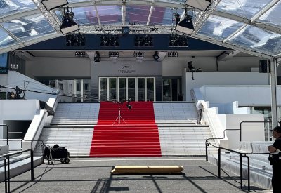 بالصور: استعدادات افتتاح مهرجان كان السينمائي