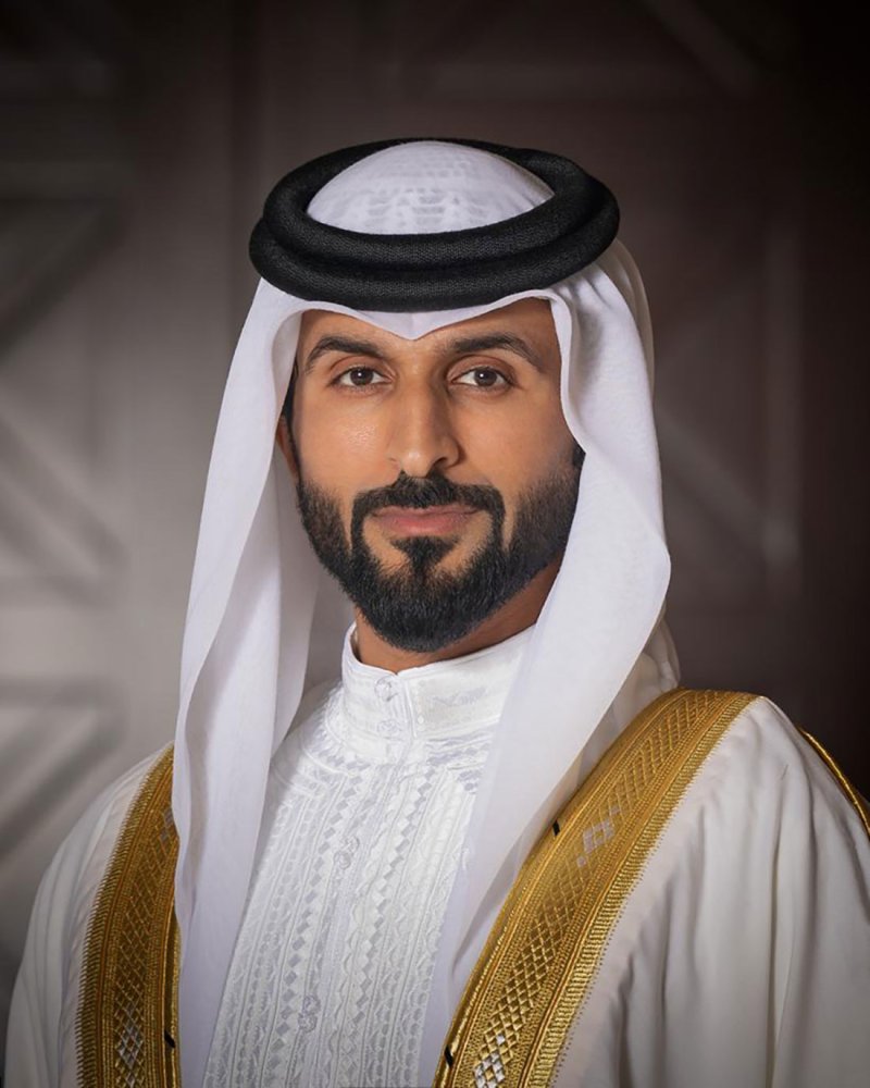 ناصر بن حمد يبارك ترقية 359 موظف بالشركة العربية لبناء وإصلاح السفن (أسري)