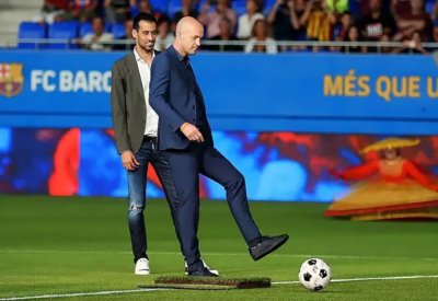 برشلونة يعلن رحيل مديره الرياضي جوردي كرويف