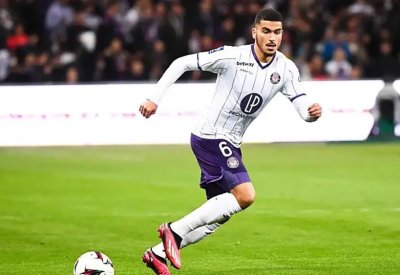 المغربي أبو خلال يشتبك مع مسؤولة.. وتولوز يعاقبه