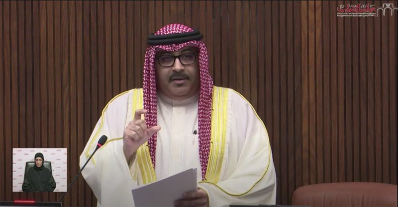 وزير "التربية": أوقفنا التعاقد مع الأجانب... والمعلم البحريني هو الأكفا