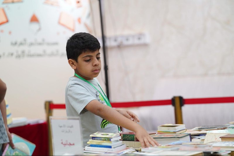 بالصور: "لكل طفل هدية كتاب" بمعرض الكتب المستعملة بالسنابس
